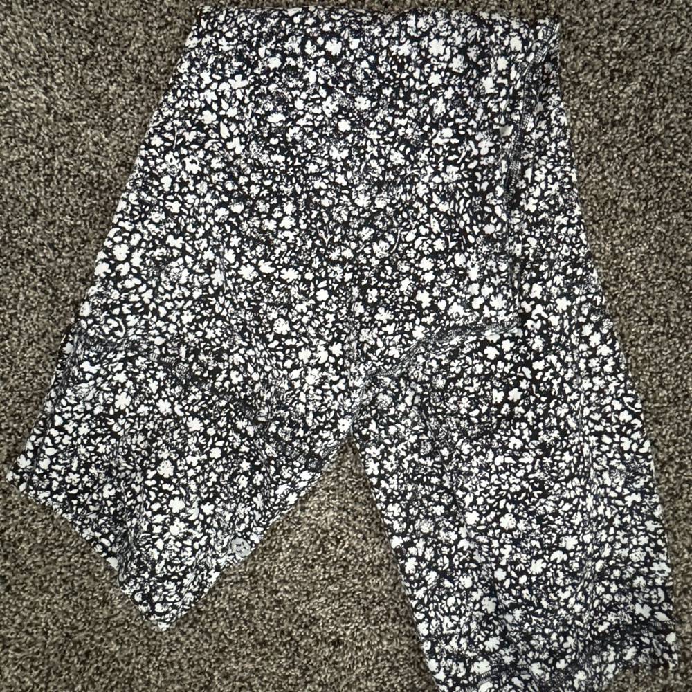 Lululemon size 8 full length floral leggings